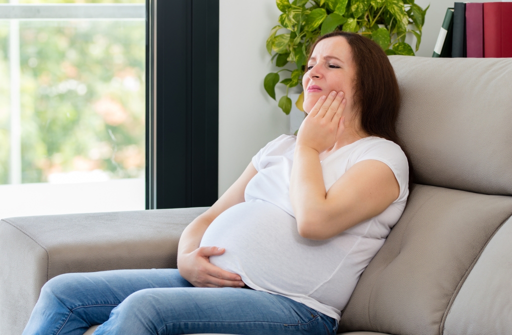 کشیدن دندان در زمان بارداری