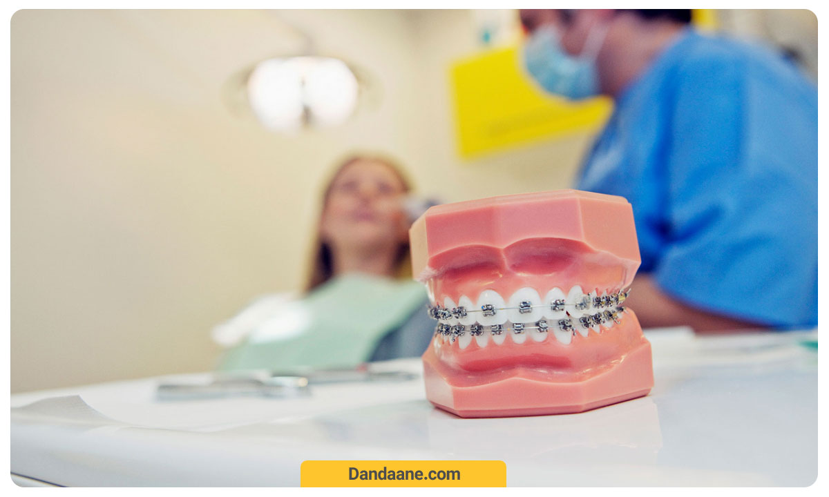 ارتودنسی کردن دندان بیمار توسط متخصص ارتودنسی