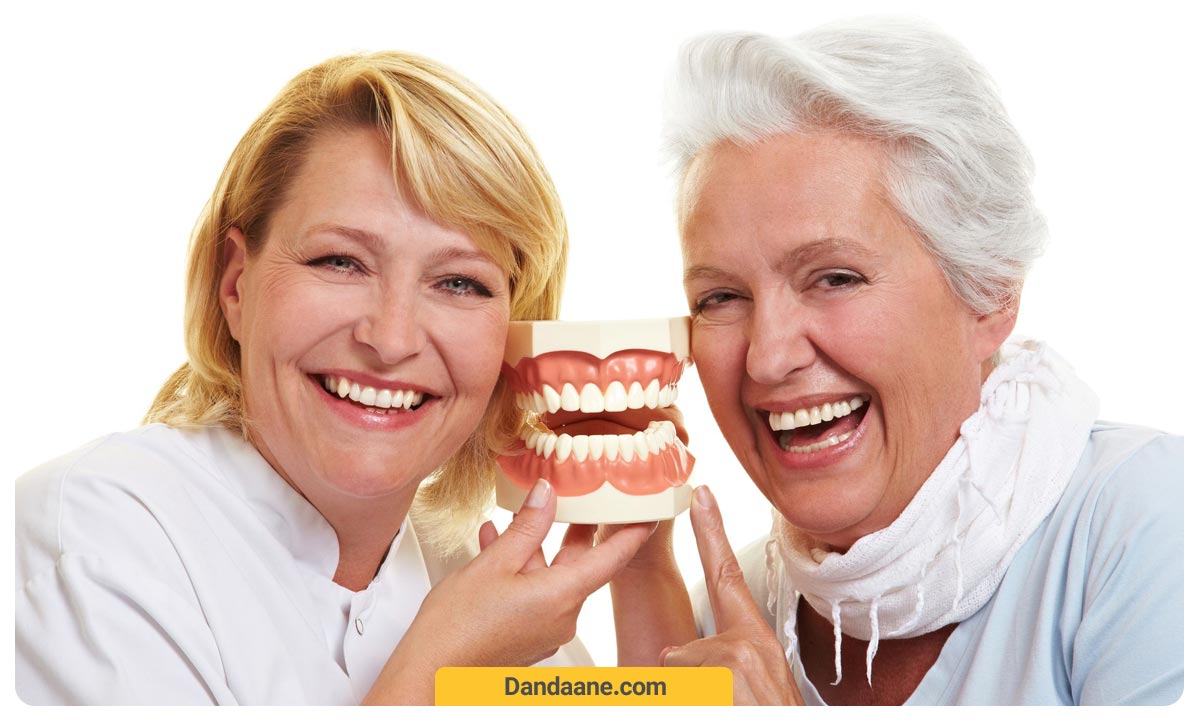 استفاده 2 خانم میانسال از دندان مصنوعی ژله ای