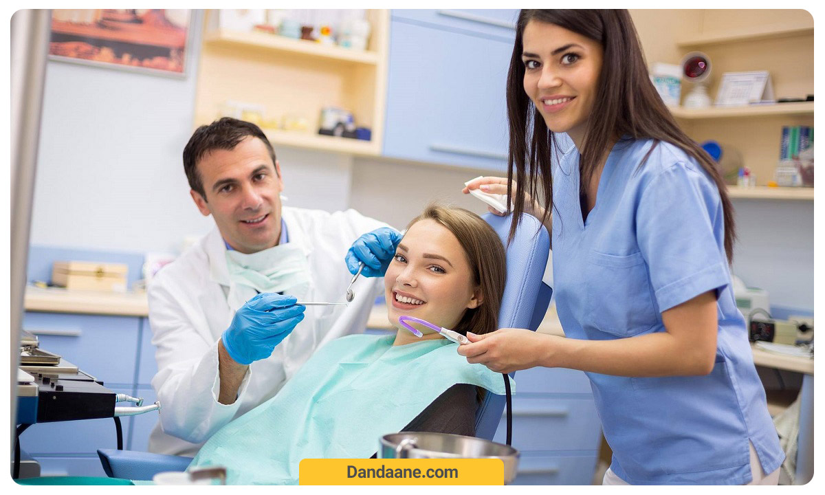 درمان توسط پزشک و دستیار دندانپزشکی