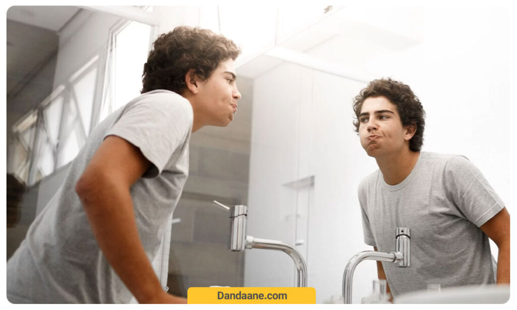 عکس از غرغره کردن آب نمک