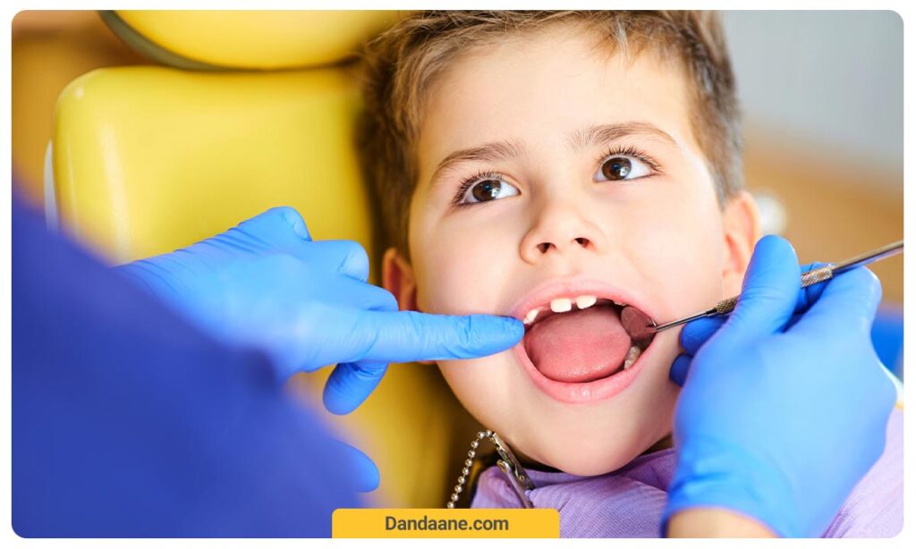 ارزیابی وضعیت دهان کودک توسط دندانپزشک متخصص